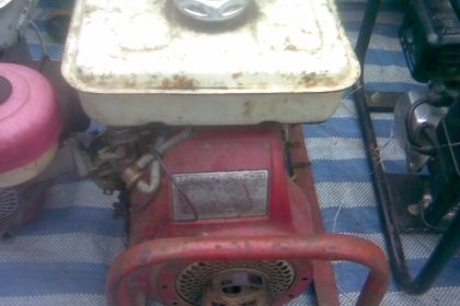 เครื่องสูบน้ำฮอนด้า 5.5 แรงสภาพพร้อมใช้งานครับเป็นเครื่องฮอนด้าขนาด 5.5 แรงครับสตาสง่ายครับราคานี้คุ้มครับ