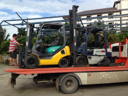 ** ส่งลูกค้า จังหวัดอุดรธานี ค่า ลูกค้าเอาทีเดียว 2 คัน เลยค่า ** ต้องการรถสภาพดี สภาพสวย รถนอกนำเข้าแท้ 1000\% เชิญแวะมาชมสินค้าได้ที่บริษัท ค่า ^^ สนใจติดต่อ 083-062-0223 ปอน ค่า