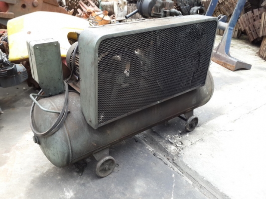 ขายปั้มลม (ถัง) 7.5 แรง 230 ลิตร HITACHI มือสองญี่ปุ่น