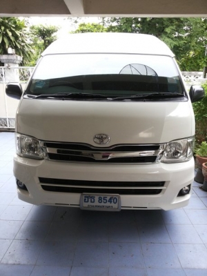 2011 TOYOTA HIACE COMMUTER สีขาว เกียร์ธรรมดา เครื่องเบนซิน 2.7 vvt-i CNG 2 ถังจากบริษัท รถมือ 1 ออกป้ายแดง 1,079,0000