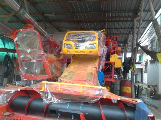 ขายแล้วครับ ไปเกี่ยวข้าวงามสุรินทร์  KM 48  12 (HT) นอก 235 แรง อุ้ม 2.5 ตัน หน้าเกี่ยว 3 เมตร รถใช้ได้เพราะทำใหม่หมดเลยครับ สนใจราคาต่อรองได้ครับ