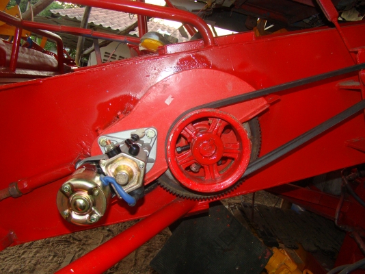 ขายแล้วครับ ไปเกี่ยวข้าวงามสุรินทร์  KM 48  12 (HT) นอก 235 แรง อุ้ม 2.5 ตัน หน้าเกี่ยว 3 เมตร รถใช้ได้เพราะทำใหม่หมดเลยครับ สนใจราคาต่อรองได้ครับ