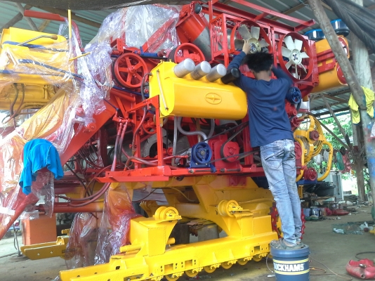 ขายแล้วครับ ไปเกี่ยวข้าวงามสุรินทร์  KM 48  12 (HT) นอก 235 แรง อุ้ม 2.5 ตัน หน้าเกี่ยว 3 เมตร รถใช้ได้เพราะทำใหม่หมดเลยครับ สนใจราคาต่อรองได้ครับ