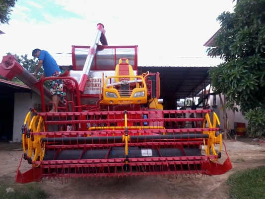 ขายแล้วครับ ไปเกี่ยวข้าวงามสุรินทร์  KM 48  12 (HT) นอก 235 แรง อุ้ม 2.5 ตัน หน้าเกี่ยว 3 เมตร รถใช้ได้เพราะทำใหม่หมดเลยครับ สนใจราคาต่อรองได้ครับ