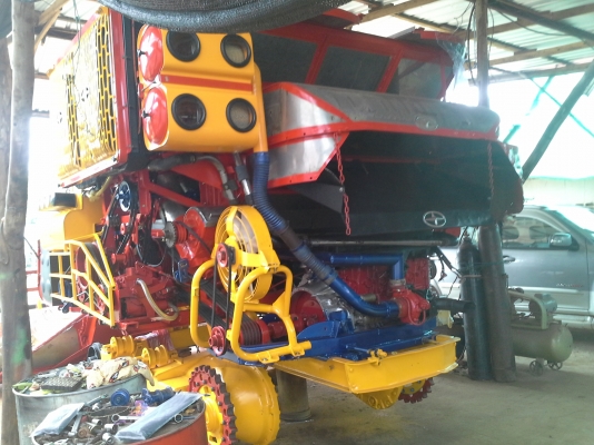 ขายแล้วครับ ไปเกี่ยวข้าวงามสุรินทร์  KM 48  12 (HT) นอก 235 แรง อุ้ม 2.5 ตัน หน้าเกี่ยว 3 เมตร รถใช้ได้เพราะทำใหม่หมดเลยครับ สนใจราคาต่อรองได้ครับ