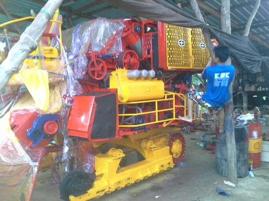 ขายแล้วครับ ไปเกี่ยวข้าวงามสุรินทร์  KM 48  12 (HT) นอก 235 แรง อุ้ม 2.5 ตัน หน้าเกี่ยว 3 เมตร รถใช้ได้เพราะทำใหม่หมดเลยครับ สนใจราคาต่อรองได้ครับ