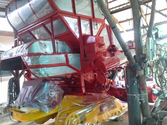 ขายแล้วครับ ไปเกี่ยวข้าวงามสุรินทร์  KM 48  12 (HT) นอก 235 แรง อุ้ม 2.5 ตัน หน้าเกี่ยว 3 เมตร รถใช้ได้เพราะทำใหม่หมดเลยครับ สนใจราคาต่อรองได้ครับ