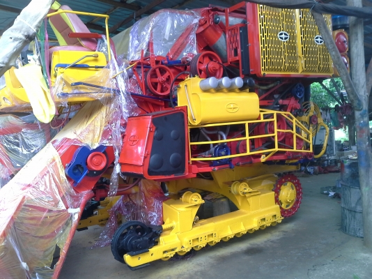 ขายแล้วครับ ไปเกี่ยวข้าวงามสุรินทร์  KM 48  12 (HT) นอก 235 แรง อุ้ม 2.5 ตัน หน้าเกี่ยว 3 เมตร รถใช้ได้เพราะทำใหม่หมดเลยครับ สนใจราคาต่อรองได้ครับ