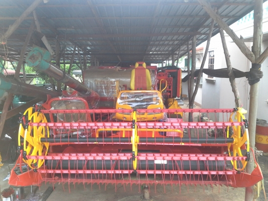 ขายแล้วครับ ไปเกี่ยวข้าวงามสุรินทร์  KM 48  12 (HT) นอก 235 แรง อุ้ม 2.5 ตัน หน้าเกี่ยว 3 เมตร รถใช้ได้เพราะทำใหม่หมดเลยครับ สนใจราคาต่อรองได้ครับ