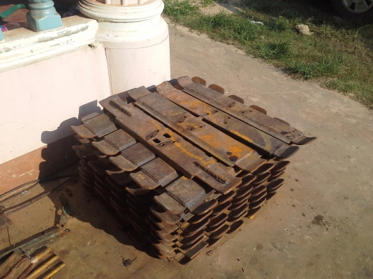 ขายแล้วครับ ไปเกี่ยวข้าวงามสุรินทร์  KM 48  12 (HT) นอก 235 แรง อุ้ม 2.5 ตัน หน้าเกี่ยว 3 เมตร รถใช้ได้เพราะทำใหม่หมดเลยครับ สนใจราคาต่อรองได้ครับ