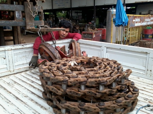 ขายแล้วครับ ไปเกี่ยวข้าวงามสุรินทร์  KM 48  12 (HT) นอก 235 แรง อุ้ม 2.5 ตัน หน้าเกี่ยว 3 เมตร รถใช้ได้เพราะทำใหม่หมดเลยครับ สนใจราคาต่อรองได้ครับ