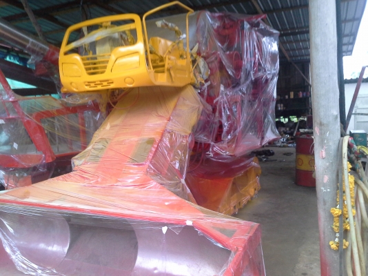 ขายแล้วครับ ไปเกี่ยวข้าวงามสุรินทร์  KM 48  12 (HT) นอก 235 แรง อุ้ม 2.5 ตัน หน้าเกี่ยว 3 เมตร รถใช้ได้เพราะทำใหม่หมดเลยครับ สนใจราคาต่อรองได้ครับ