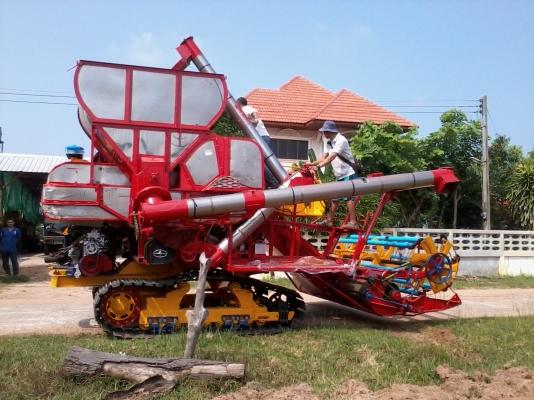 ขายแล้วครับ ไปเกี่ยวข้าวงามสุรินทร์  KM 48  12 (HT) นอก 235 แรง อุ้ม 2.5 ตัน หน้าเกี่ยว 3 เมตร รถใช้ได้เพราะทำใหม่หมดเลยครับ สนใจราคาต่อรองได้ครับ