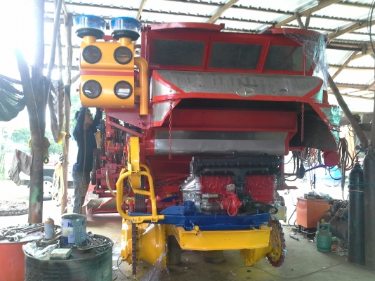 ขายแล้วครับ ไปเกี่ยวข้าวงามสุรินทร์  KM 48  12 (HT) นอก 235 แรง อุ้ม 2.5 ตัน หน้าเกี่ยว 3 เมตร รถใช้ได้เพราะทำใหม่หมดเลยครับ สนใจราคาต่อรองได้ครับ