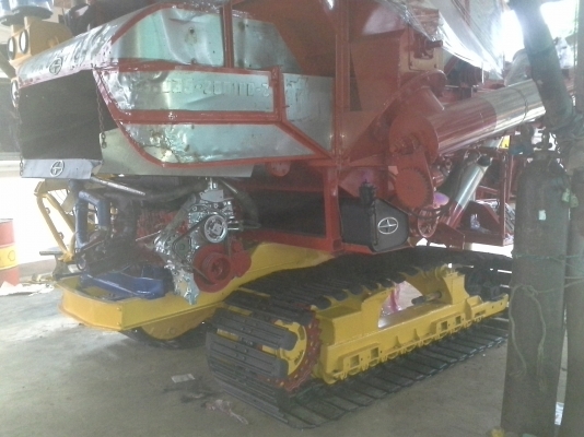 ขายแล้วครับ ไปเกี่ยวข้าวงามสุรินทร์  KM 48  12 (HT) นอก 235 แรง อุ้ม 2.5 ตัน หน้าเกี่ยว 3 เมตร รถใช้ได้เพราะทำใหม่หมดเลยครับ สนใจราคาต่อรองได้ครับ