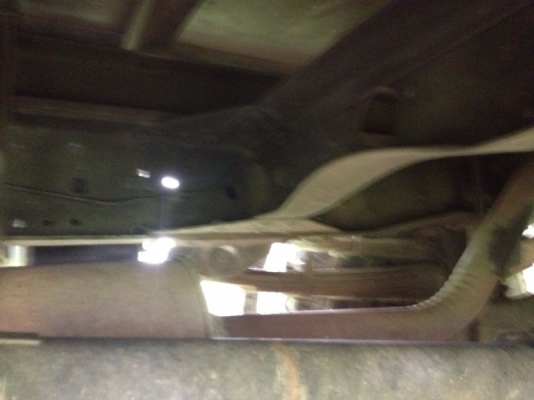 รถอีซูซุ 6 ล้อ ตู้เย็น เปลื่ยนเครื่อง 110 แรงม้า  สนใจติดต่อ 081 - 6079515