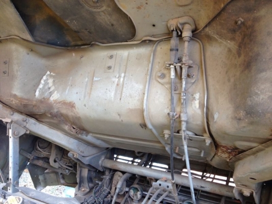 รถอีซูซุ 6 ล้อ ตู้เย็น เปลื่ยนเครื่อง 110 แรงม้า  สนใจติดต่อ 081 - 6079515