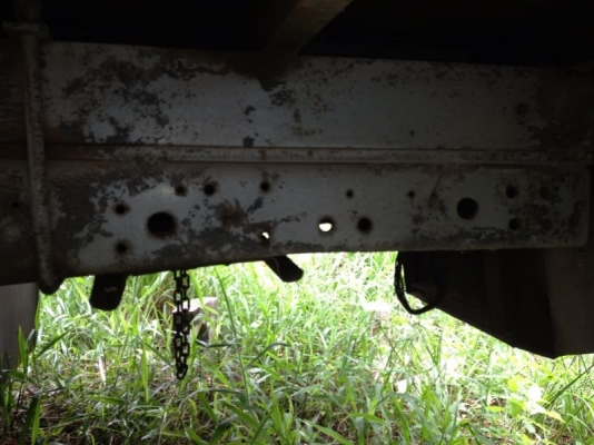 รถอีซูซุ 6 ล้อ ตู้เย็น เปลื่ยนเครื่อง 110 แรงม้า  สนใจติดต่อ 081 - 6079515