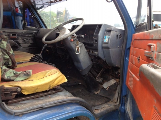 รถอีซูซุ 6 ล้อ ตู้เย็น เปลื่ยนเครื่อง 110 แรงม้า  สนใจติดต่อ 081 - 6079515