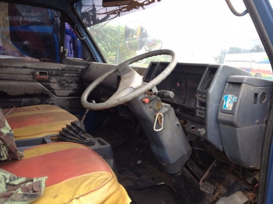 รถอีซูซุ 6 ล้อ ตู้เย็น เปลื่ยนเครื่อง 110 แรงม้า  สนใจติดต่อ 081 - 6079515