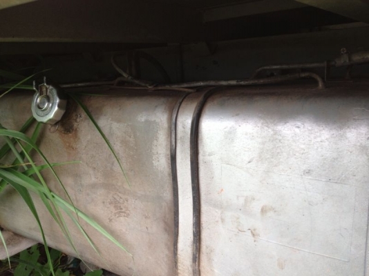 รถอีซูซุ 6 ล้อ ตู้เย็น เปลื่ยนเครื่อง 110 แรงม้า  สนใจติดต่อ 081 - 6079515