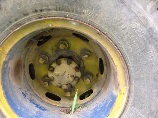 รถอีซูซุ 6 ล้อ ตู้เย็น เปลื่ยนเครื่อง 110 แรงม้า  สนใจติดต่อ 081 - 6079515