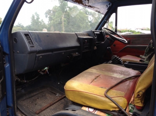 รถอีซูซุ 6 ล้อ ตู้เย็น เปลื่ยนเครื่อง 110 แรงม้า  สนใจติดต่อ 081 - 6079515