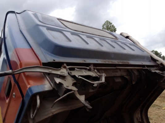 รถอีซูซุ 6 ล้อ ตู้เย็น เปลื่ยนเครื่อง 110 แรงม้า  สนใจติดต่อ 081 - 6079515