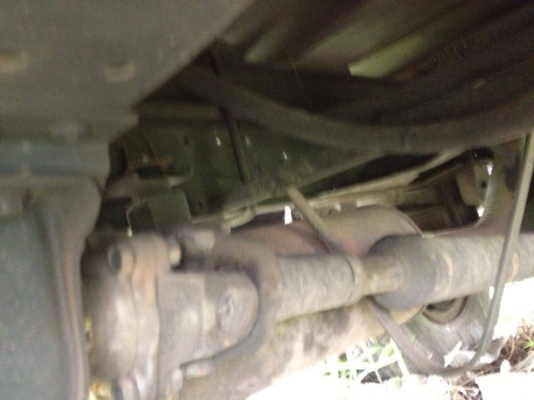 รถอีซูซุ 6 ล้อ ตู้เย็น เปลื่ยนเครื่อง 110 แรงม้า  สนใจติดต่อ 081 - 6079515