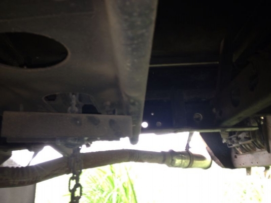 รถอีซูซุ 6 ล้อ ตู้เย็น เปลื่ยนเครื่อง 110 แรงม้า  สนใจติดต่อ 081 - 6079515