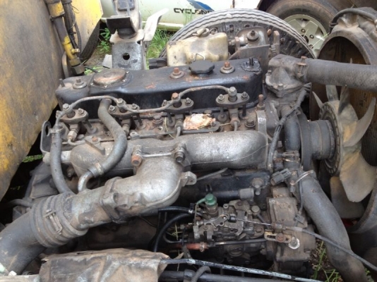 รถอีซูซุ 6 ล้อ ตู้เย็น เปลื่ยนเครื่อง 110 แรงม้า  สนใจติดต่อ 081 - 6079515