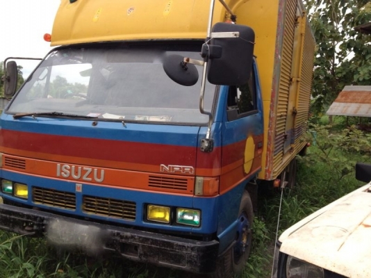 รถอีซูซุ 6 ล้อ ตู้เย็น เปลื่ยนเครื่อง 110 แรงม้า  สนใจติดต่อ 081 - 6079515