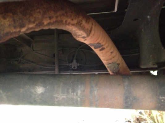 รถอีซูซุ 6 ล้อ ตู้เย็น เปลื่ยนเครื่อง 110 แรงม้า  สนใจติดต่อ 081 - 6079515