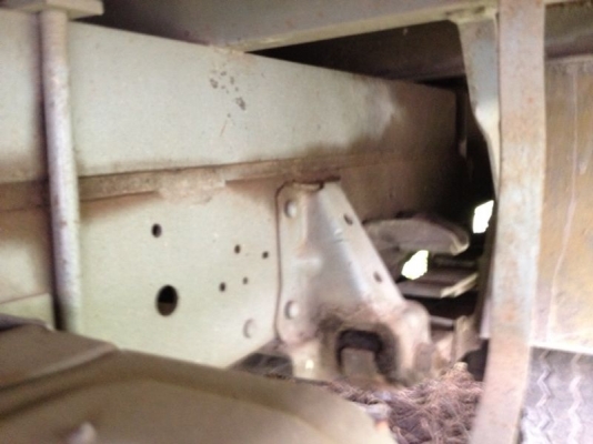 รถอีซูซุ 6 ล้อ ตู้เย็น เปลื่ยนเครื่อง 110 แรงม้า  สนใจติดต่อ 081 - 6079515