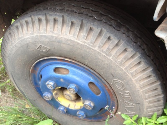 รถอีซูซุ 6 ล้อ ตู้เย็น เปลื่ยนเครื่อง 110 แรงม้า  สนใจติดต่อ 081 - 6079515