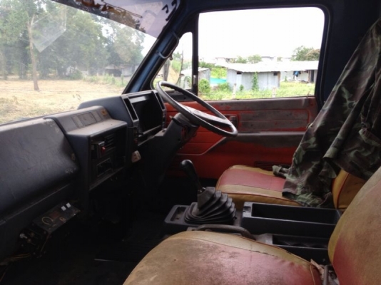 รถอีซูซุ 6 ล้อ ตู้เย็น เปลื่ยนเครื่อง 110 แรงม้า  สนใจติดต่อ 081 - 6079515