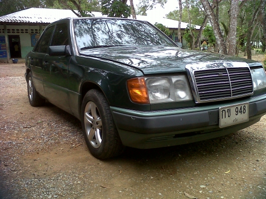 อยากขายรถเบ็น 300E สีเขียว พร้อมใช้งาน ติดแ็ก็ส LPG