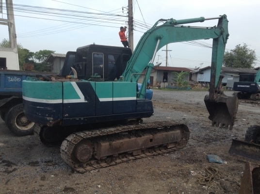 ขาย KOBELCO MRAK 2 รถใช้งานอยู่ เครื่องดีไม่มีหลวม ลอลเลอร์ใหม่ มีเอกสารใบอินวอย ราคาต่อรองได้