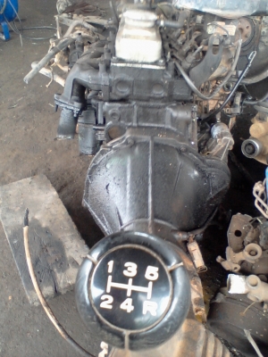 เครื่องยนต์ NISSAN TD25 ฝาขาว พร้อมเกียร์ อุปกรณ์ครบๆ รูปเพียบ