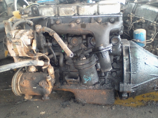 เครื่องยนต์ NISSAN TD25 ฝาขาว พร้อมเกียร์ อุปกรณ์ครบๆ รูปเพียบ