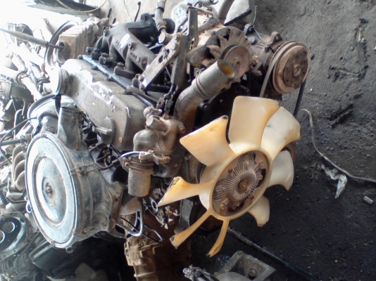 เครื่องยนต์ NISSAN TD25 ฝาขาว พร้อมเกียร์ อุปกรณ์ครบๆ รูปเพียบ