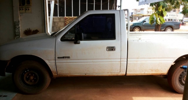 ISUZU TFR มังกรทอง SPARK EX 2.5 MT ปี 33 รถสวยสภาพดีเดิมๆพร้อมใช้งาน สีสันบางๆทั้งคัน เครื่องยนต์ 87 HP เครื่องแห้งแรงดี ภายในเก๋งคอนโซลสวยครบ แอร์เย็น พ.เพาเวอร์ ช่วงล่างคัชซีมีผุมีดาม ยางสภาพดี 70\% พร้อมใช้งาน เอกสารทะเบียนครบพร้อมโอน ราคาต่อรองได้ครับ