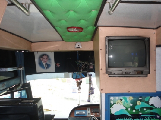 รถบัสยี่ห้อเบนซ์   ติดต่อปารวี  โทร 0839686255