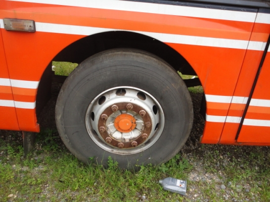 รถบัสยี่ห้อเบนซ์   ติดต่อปารวี  โทร 0839686255