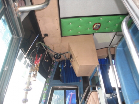 รถบัสยี่ห้อเบนซ์   ติดต่อปารวี  โทร 0839686255