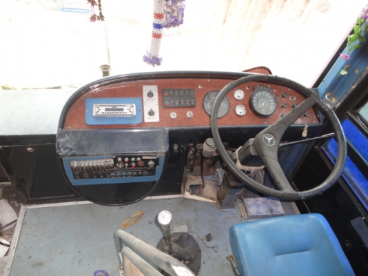 รถบัสยี่ห้อเบนซ์   ติดต่อปารวี  โทร 0839686255