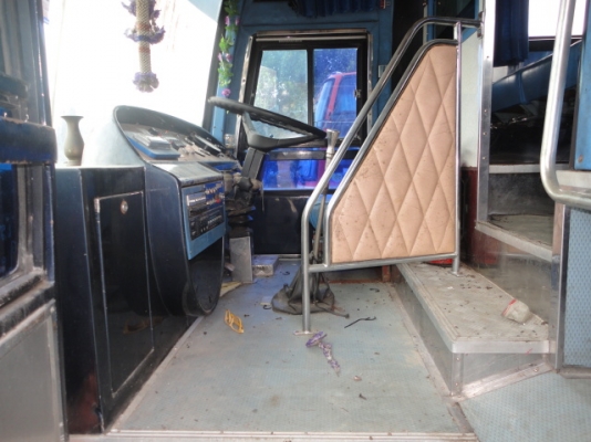 รถบัสยี่ห้อเบนซ์   ติดต่อปารวี  โทร 0839686255