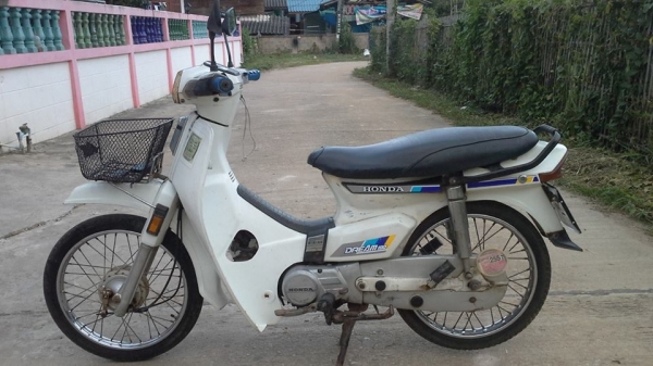 ดรีมคุรุสภาสีขาวทะเบียนโอนภาษีเต็มขาย13800บาท