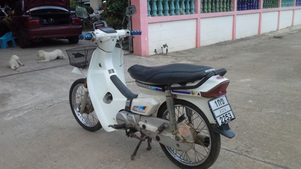 ดรีมคุรุสภาสีขาวทะเบียนโอนภาษีเต็มขาย13800บาท