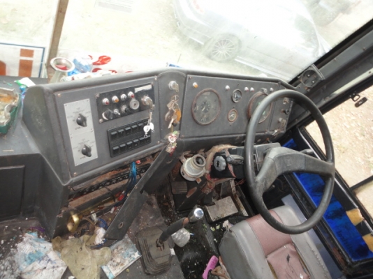 รถบัสยี่ห้อเบนซ์   ติดต่อปารวี  โทร 0839686255